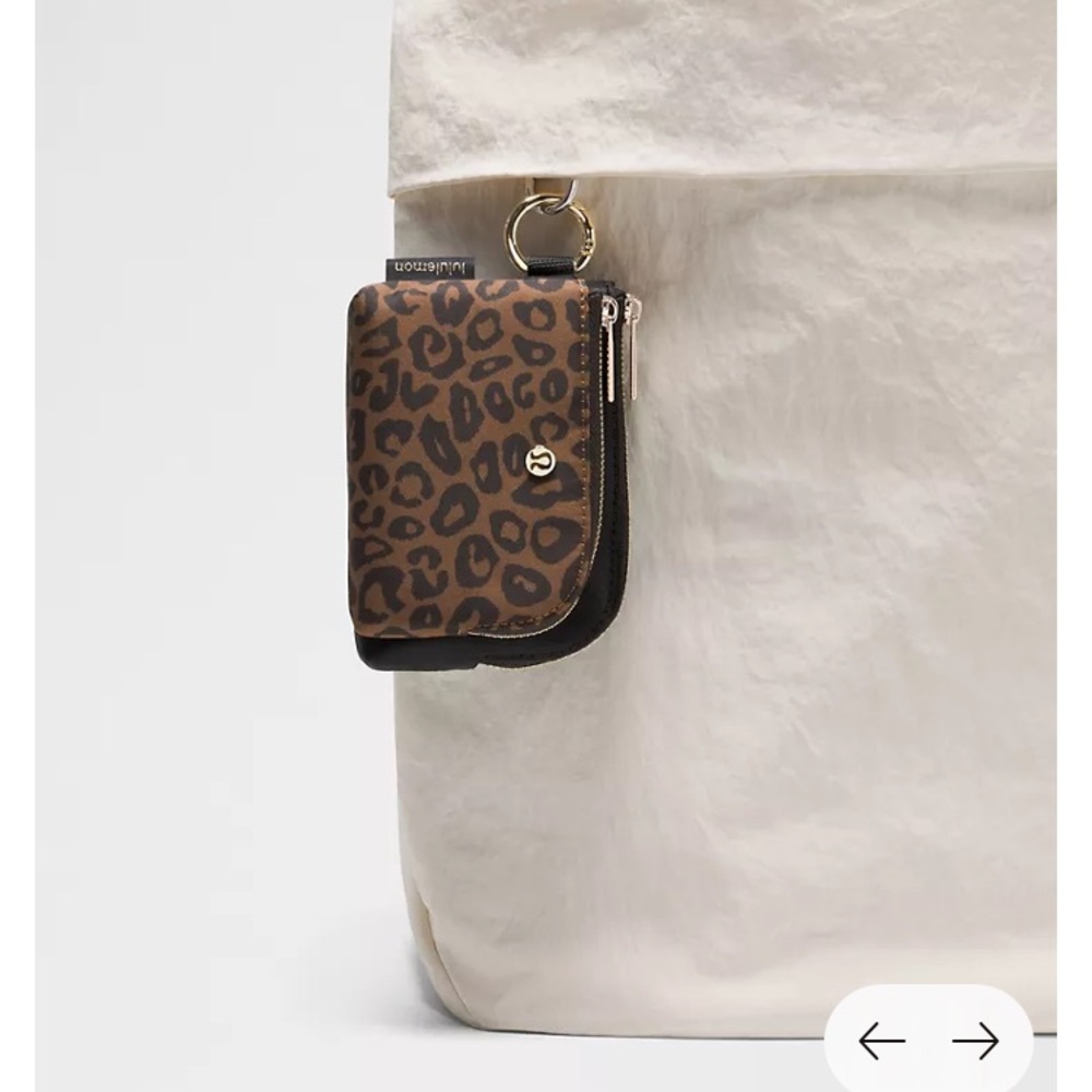lululemon Duble Zip Clippable Card Pouch.NWT.